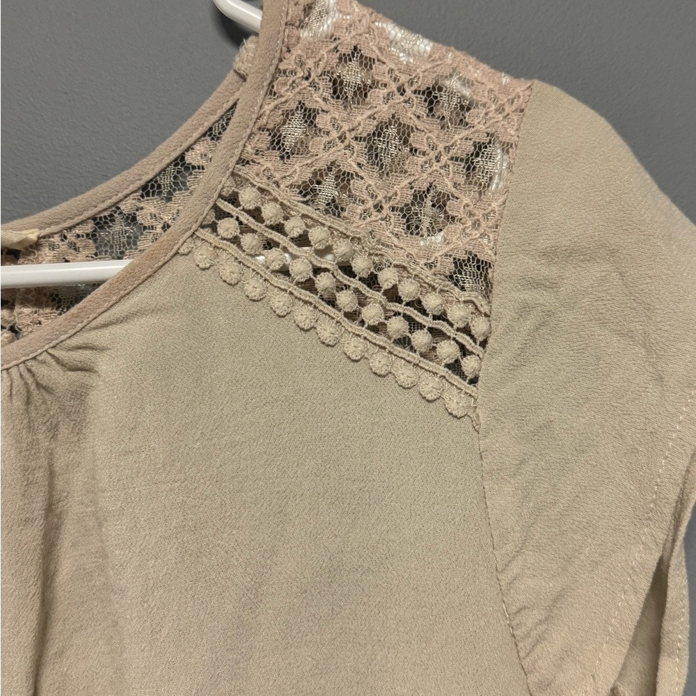 Sweet Wanderer Beige Lace Shoulder Split Back Short Sleeve Top Small Fairycore - Picture 4 of 7